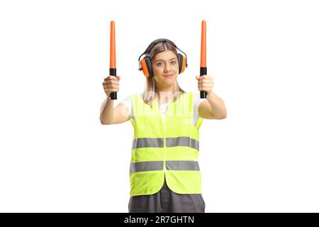 Marshaller aereo femminile con bacchette isolate su sfondo bianco Foto Stock