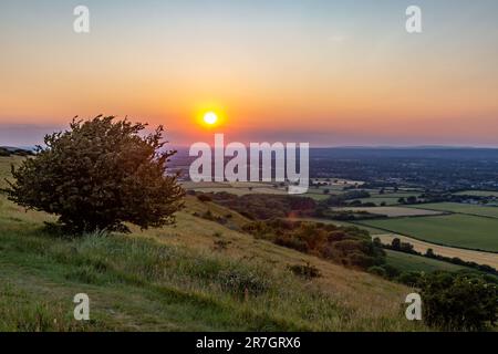 Una vista del tramonto da Ditchling Beacon nelle South Downs Foto Stock