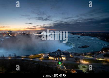 Centro turistico di Table Rock con vista sulle Cascate del Niagara Foto Stock