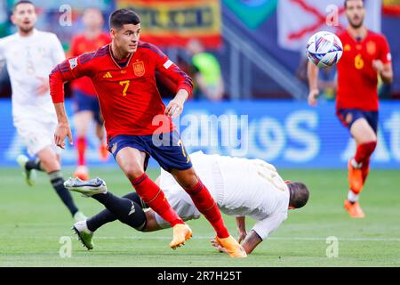 15-06-2023: Sport: Spanje contro Italie ENSCHEDE, PAESI BASSI - 15 GIUGNO: Leonardo Bonucci (Italia) e Alvaro Morata (Spagna) durante la partita UEFA Nations Foto Stock
