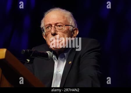 Il senatore Bernie Sanders ha parlato ad un raduno per eleggere la Helen Gym per il sindaco di Filadelfia alla Franklin Music Hall di Filadelfia, Pennsylvania, con: Il senatore Bernie Sanders dove: Philadelphia, Pennsylvania, Stati Uniti quando: 14 maggio 2023 Credit: W.Wade/WENN Foto Stock