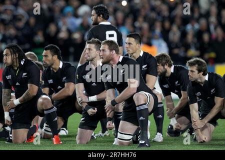 La Nuova Zelanda esegue un haka prima di giocare in Argentina nella finale del quarto incontro 4 della Coppa del mondo di Rugby 2011, Eden Park, Auckland, Nuova Zelanda, Sunday, Ottobre 09, 2011. Foto Stock