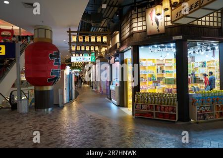 PATTAYA, THAILANDIA - CIRCA APRILE, 2023: Ripresa interna del Terminal 21 Pattaya. Foto Stock