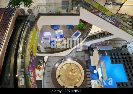 PATTAYA, THAILANDIA - CIRCA APRILE, 2023: Ripresa interna del Terminal 21 Pattaya. Foto Stock