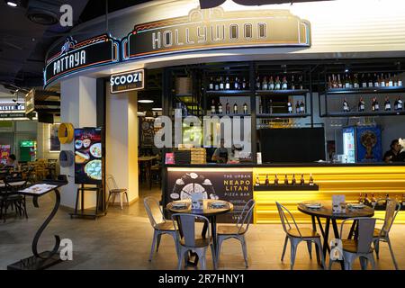 PATTAYA, THAILANDIA - CIRCA APRILE, 2023: Ripresa interna del Terminal 21 Pattaya. Foto Stock