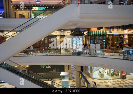 PATTAYA, THAILANDIA - CIRCA APRILE, 2023: Ripresa interna del Terminal 21 Pattaya. Foto Stock