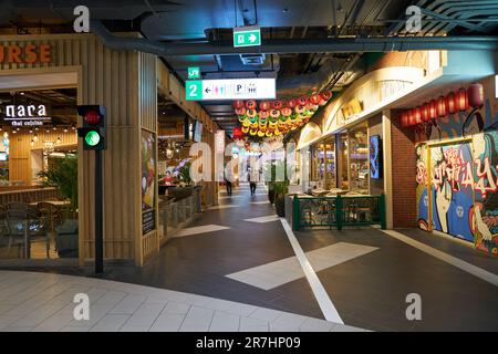 PATTAYA, THAILANDIA - CIRCA APRILE, 2023: Ripresa interna del Terminal 21 Pattaya. Foto Stock