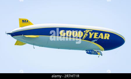 Un flimpello è alto nel cielo. Foto Stock