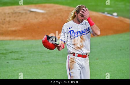 Arlington, Texas, Stati Uniti. 15th giugno, 2023. Travis Jankowski, outfielder dei Texas Rangers, reagisce dopo una partita di MLB contro i Los Angeles Angels al Globe Life Field di Arlington, Texas. Austin McAfee/CSM/Alamy Live News Foto Stock