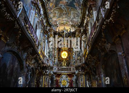 All'interno della Chiesa di Asam (Asamkirche) - Monaco di Baviera, Germania Foto Stock