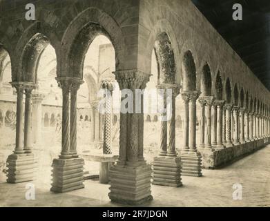 Veduta del Chiostro Benedettino nella cattedrale di Monreale 1900s Foto Stock