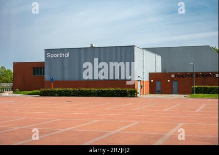 Machelen, Brabante Fiammingo, Belgio - 29 maggio 2023 - campo sportivo e sala presso il club sportivo e ricreativo locale Foto Stock