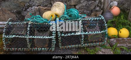 Vasi di aragosta, corde e boe, Scalpay of Harris, Ebridi, Ebridi esterne, Isole occidentali, Scozia, Regno Unito, Gran Bretagna Foto Stock