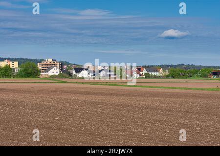 Una vista panoramica di Huchenfeld, un quartiere della città di Pforzheim in Baden-Wuerttemberg, Germania Foto Stock