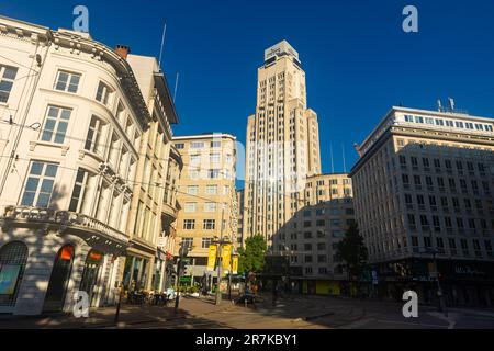 Anversa, Belgio - 06 agosto 2022: Boerentoren ufficialmente KBC Tower è un edificio storico alto ad Anversa Foto Stock