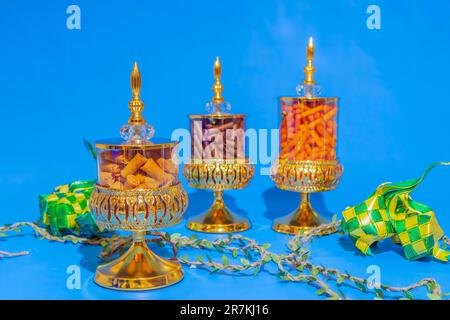 L'opulento set di vasetti in oro offre una soluzione di conservazione davvero elegante e raffinata per la tua cucina o casa. Foto Stock