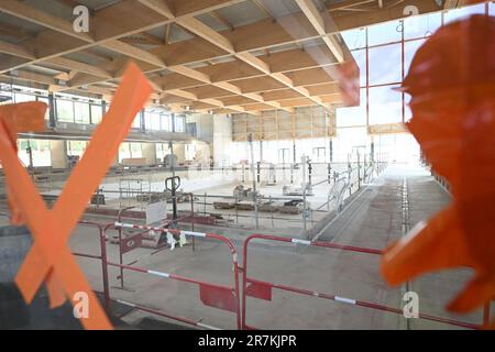 Saint Denis, Francia. 16th giugno, 2023. Visita dei cantieri del Marville Olympic Aquatic Center a Saint Denis (Francia) il 16 giugno 2023. Il centro acquatico del parco sportivo Marville, situato a Saint-Denis, ospiterà l'allenamento di pallanuoto durante i Giochi del 2024 di Parigi. Foto di Eliot Blondet/ABACAPRESS.COM Credit: Abaca Press/Alamy Live News Foto Stock