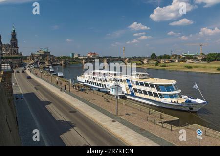 Barca sul fiume Elba a Dresda Foto Stock