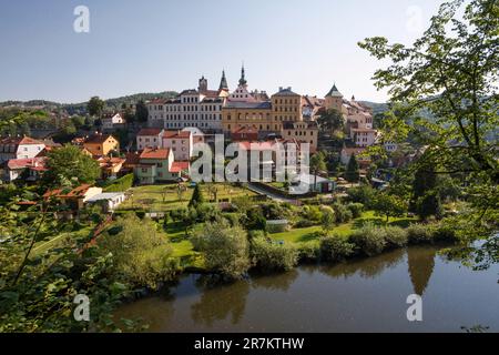 Vista di Loket con il fiume Ohře, Repubblica Ceca Foto Stock