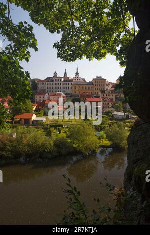 Vista di Loket con il fiume Ohře, Repubblica Ceca Foto Stock