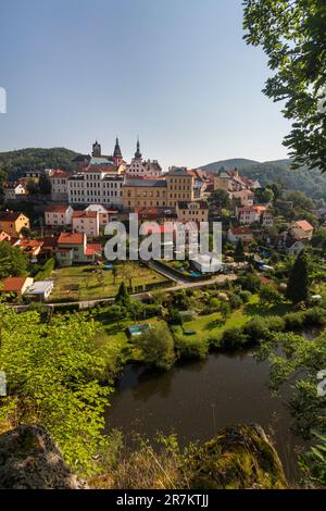 Vista di Loket con il fiume Ohře, Repubblica Ceca Foto Stock