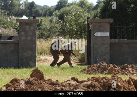 Re-enactors alla guerra e alla rinascita di pace in Kent di Folkestone. L'evento di cinque giorni ospita i più grandi veicoli militari del mondo. 19.07.2016 Foto Stock