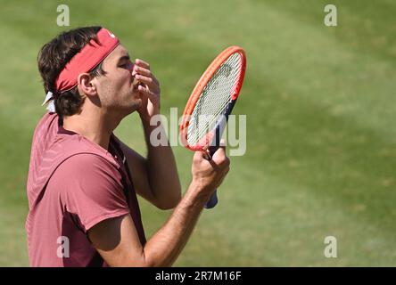 Stoccarda, Germania. 16th giugno, 2023. Tennis: ATP Tour - Stuttgart, Singles, Men, Quarterfinals. Fucsovics (Ungheria) - Fritz (USA). Taylor Fritz reagisce. Credit: Marijan Murat/dpa/Alamy Live News Foto Stock