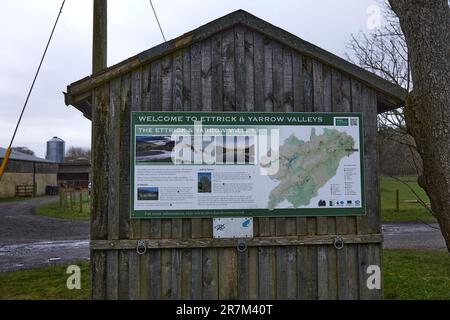 Scheda informativa con Benvenuti alle valli Ettrick & Yarrow. Sul Philiphaugh Estate. Selkirk. Scozia Foto Stock