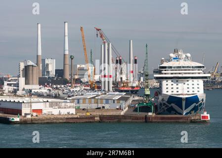 Le Harve, Francia settentrionale, Europa. 2023. Terminal delle navi da crociera nel porto di le Harve, Francia settentrionale. Foto Stock