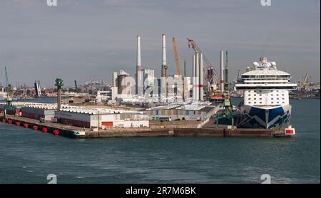 Le Harve, Francia settentrionale, Europa. 2023. Terminal delle navi da crociera nel porto di le Harve, Francia settentrionale. Foto Stock