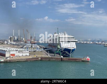 Le Harve, Francia settentrionale, Europa. 2023. Terminal delle navi da crociera nel porto di le Harve, Francia settentrionale. Foto Stock
