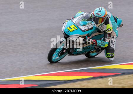 Hohenstein Ernsthal, Germania. 16th giugno, 2023. Motorsport/Moto, Gran Premio di Germania, 2nd sessione di prove libere del Moto3 al Sachsenring. Jaume Masia dalla Spagna del Leopard Racing Team guida in pista. Credit: Jan Woitas/dpa/Alamy Live News Foto Stock