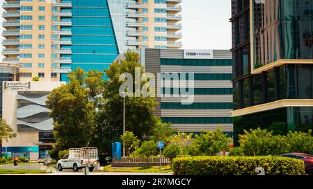 Dubai, UAE- 15062023: Edificio per uffici della BBC in città Foto Stock