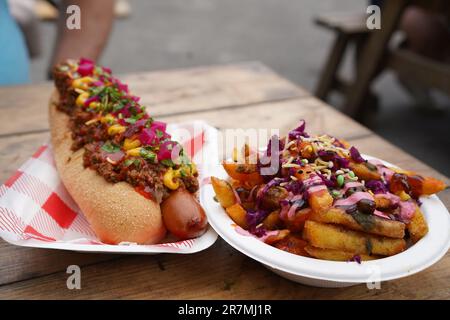 Indian Street Food allo Street Food Circus, Roath Yard, Cardiff Foto Stock