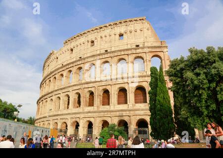 L'area del Colosseo e l'Arco di Costantino da via dei fori Imperiali, nel centro di Roma, Italia Foto Stock