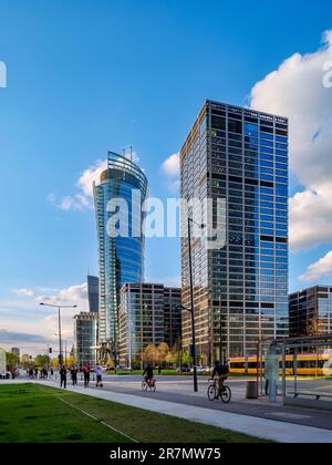 Vista verso lo Skyscraper della guglia di Varsavia, Varsavia, voivodato Masoviano, Polonia Foto Stock