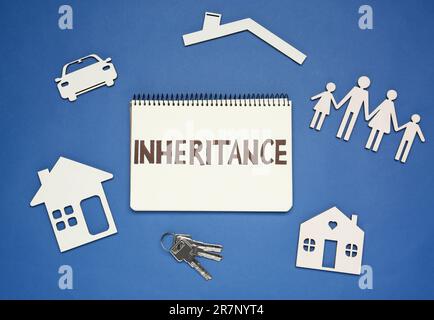 Notebook con ereditarietà delle parole, diversi ritagli e tasti su sfondo blu, disposizione piatta Foto Stock