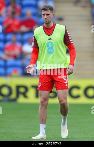 Chris Mepham n. 5 del Galles durante il warm up pre-partita in vista della partita UEFA euro qualificatori Galles vs Armenia al Cardiff City Stadium, Cardiff, Regno Unito, 16th giugno 2023 (Photo by Gareth Evans/News Images) Foto Stock