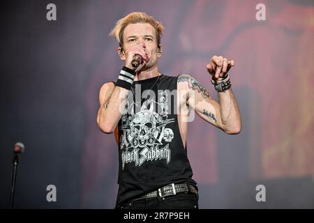 Clisson, Francia. 16th giugno, 2023. Somma 41 esecuzione live sul palco durante l'Hellfest Open Air Festival a Clisson, Francia, il 16 giugno 2023. Foto di Julien Reynaud/APS-Medias/ABACAPRESS.COM Credit: Abaca Press/Alamy Live News Foto Stock