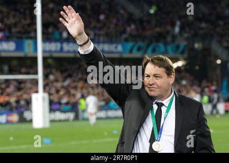 Assistente allenatore della Nuova Zelanda Steve Hansen festeggia dopo aver sconfitto la Francia nella finale di Rugby World Cup all'Eden Park, Auckland, Nuova Zelanda, domenica 23 ottobre, 2011. Foto Stock