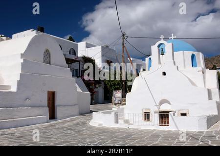 IOS, Grecia - 21 maggio 2021 : Vista di piccole cappelle nel centro di iOS Grecia Foto Stock