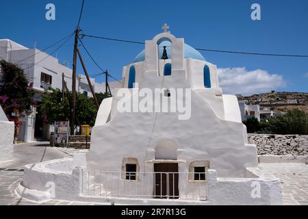 IOS, Grecia - 21 maggio 2021 : Vista di piccole cappelle nel centro di iOS Grecia Foto Stock