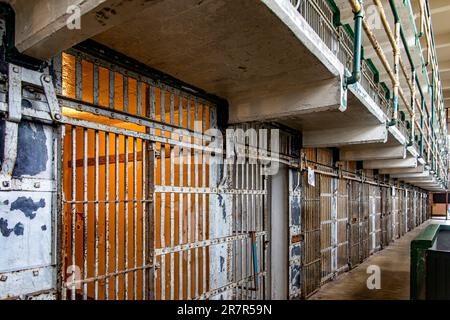 Corridoio del modulo e un blocco della prigione federale di Alcatraz Island situato nel mezzo della baia di San Francisco, nello stato della California. Foto Stock