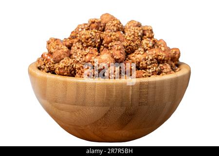 Miele con arachidi di sesamo isolato su fondo bianco. Arachidi di sesamo in una ciotola di legno. Superfood, concetto di cibo vegetariano. spuntini salutari Foto Stock