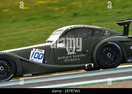 Scarperia, 2 aprile 2023: Morgan Aero 8 GT3° anno 2009 in azione durante il Mugello Classic 2023 sul circuito del Mugello in Italia. Foto Stock