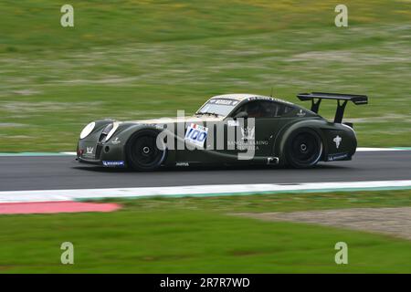 Scarperia, 2 aprile 2023: Morgan Aero 8 GT3° anno 2009 in azione durante il Mugello Classic 2023 sul circuito del Mugello in Italia. Foto Stock