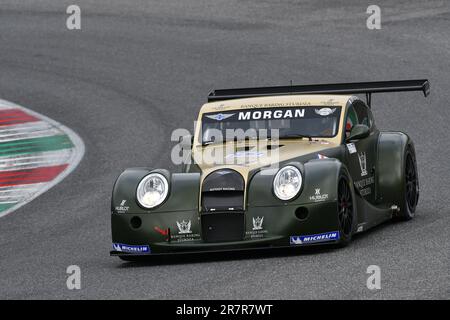 Scarperia, 2 aprile 2023: Morgan Aero 8 GT3° anno 2009 in azione durante il Mugello Classic 2023 sul circuito del Mugello in Italia. Foto Stock