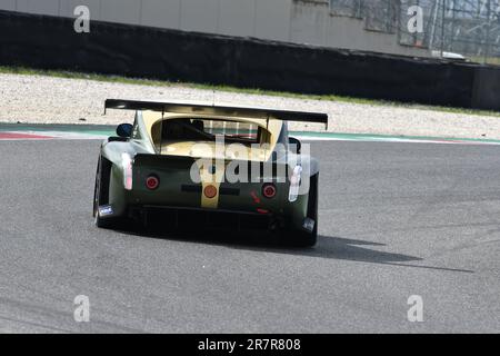Scarperia, 2 aprile 2023: Morgan Aero 8 GT3° anno 2009 in azione durante il Mugello Classic 2023 sul circuito del Mugello in Italia. Foto Stock