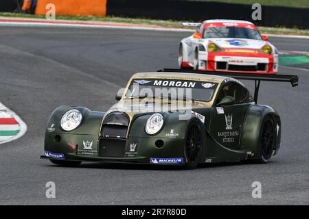 Scarperia, 2 aprile 2023: Morgan Aero 8 GT3° anno 2009 in azione durante il Mugello Classic 2023 sul circuito del Mugello in Italia. Foto Stock