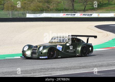 Scarperia, 2 aprile 2023: Morgan Aero 8 GT3° anno 2009 in azione durante il Mugello Classic 2023 sul circuito del Mugello in Italia. Foto Stock